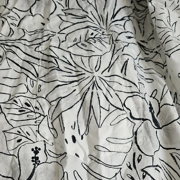 Tommy Bahama Monochrome Floral Button-Down Shirt - Picture 5 of 13